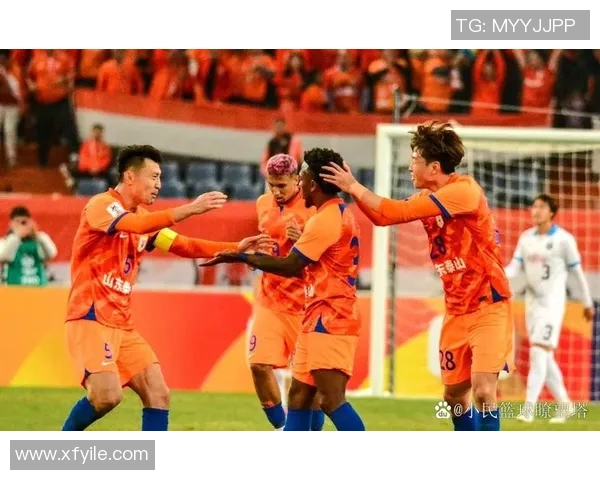 河南建业与山东鲁能激战正酣谁能在这场对决中笑到最后